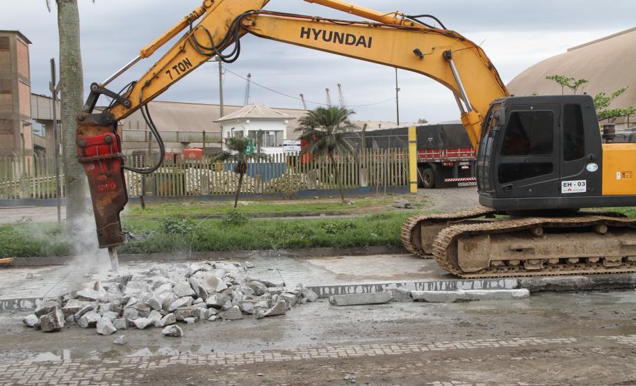 Ao todo, estão sendo investidos R$ 2,4 milhões em recursos próprios da Appa para a recuperação do concreto em 10 vias de acesso. A primeira avenida a passar por reparos é a Coronel José Lobo.