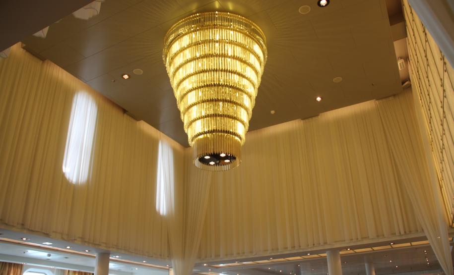 Porto de Paranaguá recebe navio com quase 500 passageiros O navio norte-americano é de alto luxo e abre oficialmente a temporada de cruzeiros no terminal paranaense. Esta é a primeira vez que a embarcação atraca em Paranaguá