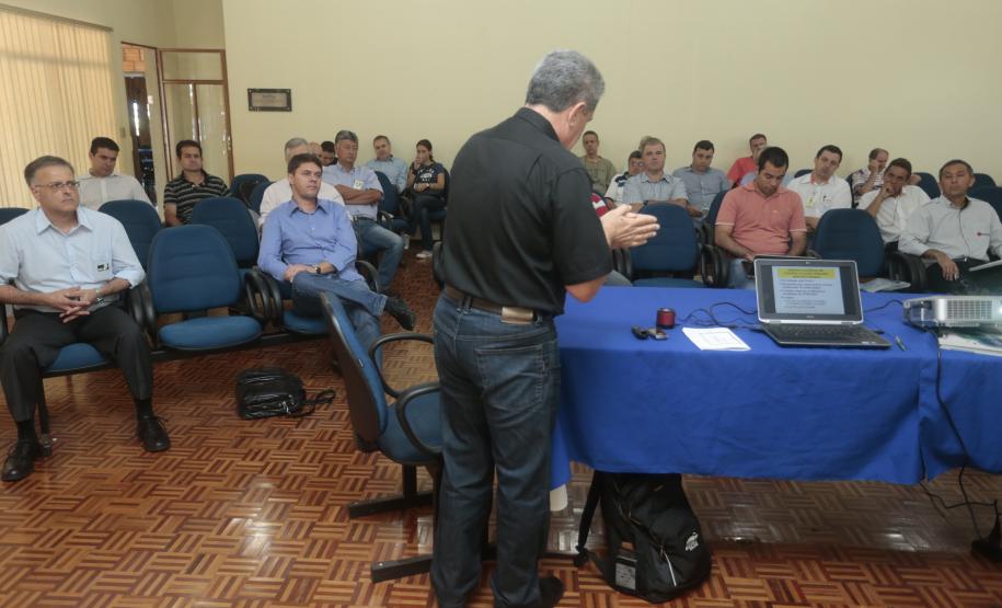 Appa participa de novo debate sobre armazenagem e escoamento de grãos Desta vez no Oeste do Estado, em Cascavel, o diretor empresarial falou sobre a infraestrutura – as melhorias e ações – dos Portos do Paraná.