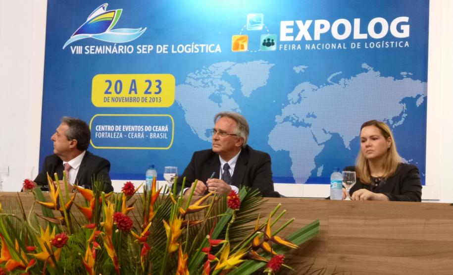 Representantes dos portos de Paranaguá, Santos, Rio Grande, Ceará e do Maranhão participaram, na manhã desta quinta-feira (21), em Fortaleza (Ceará), de um debate sobre a importância dos corredores de exportação no escoamento dos grãos no Brasil. O evento integra a programação do VIII Seminário SEP de Logística que acontece até amanhã (22), no Centro de Eventos de Fortaleza.