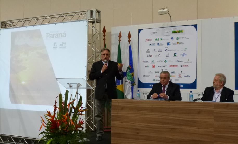 Representantes dos portos de Paranaguá, Santos, Rio Grande, Ceará e do Maranhão participaram, na manhã desta quinta-feira (21), em Fortaleza (Ceará), de um debate sobre a importância dos corredores de exportação no escoamento dos grãos no Brasil. O evento integra a programação do VIII Seminário SEP de Logística que acontece até amanhã (22), no Centro de Eventos de Fortaleza.