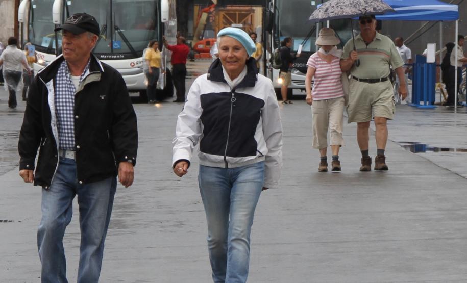 Porto de Paranaguá recebe mais um navio de cruzeiros Nesta vinda, o Aida Cara trouxe a bordo 392 tripulantes e 1.122 passageiros. Este é o terceiro ano consecutivo que o navio atraca no porto paranaense