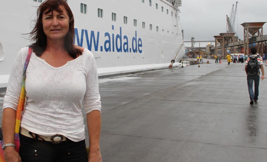 Entre os passageiros, desta vez, estava Birgit Fischer, de 51 anos. Ela é atleta – aliás, foi a mais nova e, recentemente, a de mais idade a ganhar medalha de ouro olímpica na canoagem. Ao todo, já são 12 medalhas olímpicas, oito de ouro.