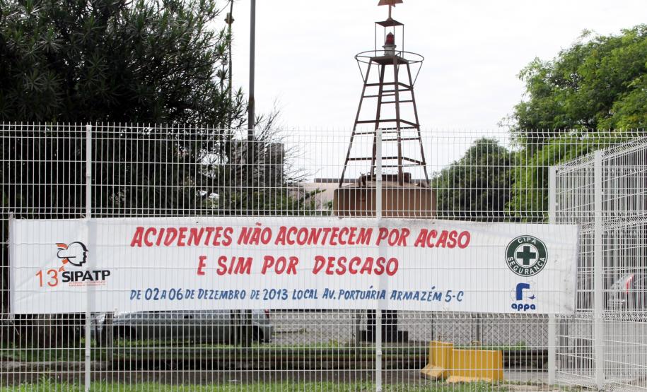 Durante toda semana, funcionários da Appa e empresas que atuam no Porto de Paranaguá recebem informações voltadas para a conscientização sobre riscos e necessidade de proteção