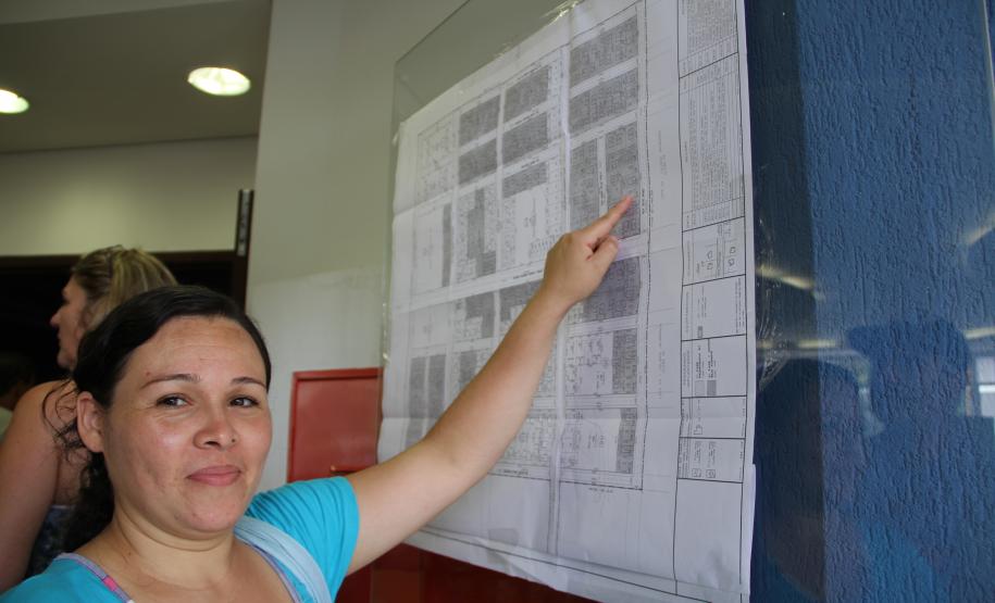 Sorteio é feito entre as 131 famílias previamente cadastradas para a definição da localização das casas no novo bairro. Com isso, estão sendo finalizadas as construções no bairro, que somam 232 moradias. Em 2014, outras 168 casas serão construídas.