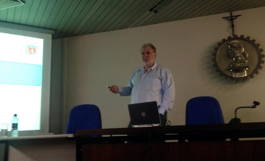 Exposição ocorreu durante o encerramento do Ciclo de Palestras Informação e Análise do Agronegócio, na sede do Crea PR, em Curitiba