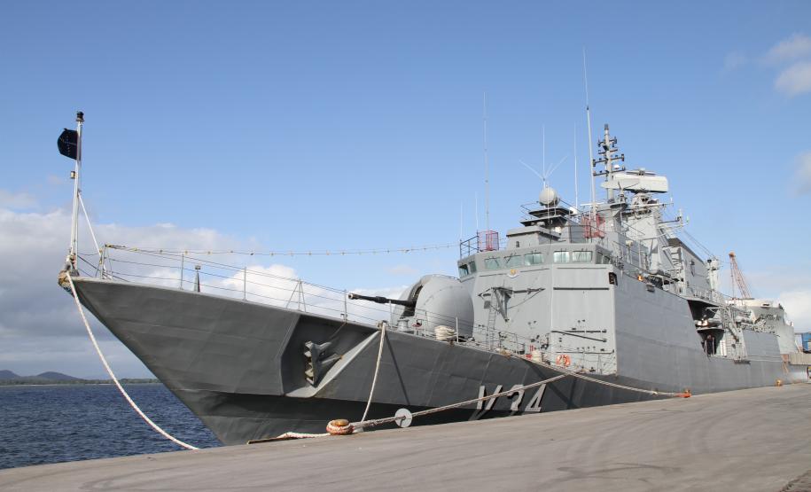 Para comemorar o Dia do Marinheiro, celebrado nesta sexta-feira (13), a Corveta Barroso, da Marinha do Brasil, estará aberta à visitação pública nos dias 14 e 15 de dezembro, das 14 horas até o pôr do sol (por volta das 20 horas), sendo os visitantes convidados a participarem do cerimonial à Bandeira Nacional. O acesso do público será pelo Portão Principal do Porto de Paranaguá.