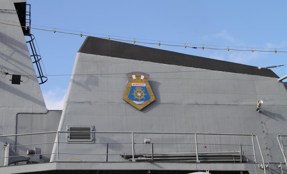 Para comemorar o Dia do Marinheiro, celebrado nesta sexta-feira (13), a Corveta Barroso, da Marinha do Brasil, estará aberta à visitação pública nos dias 14 e 15 de dezembro, das 14 horas até o pôr do sol (por volta das 20 horas), sendo os visitantes convidados a participarem do cerimonial à Bandeira Nacional. O acesso do público será pelo Portão Principal do Porto de Paranaguá.