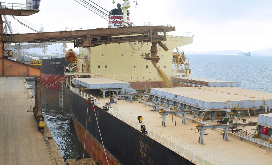 A partir do dia 2 de janeiro, terão preferência de embarque em um dos três berços do Corredor de Exportação do Porto de Paranaguá, os operadores de grãos que apresentarem melhores índices de produtividade