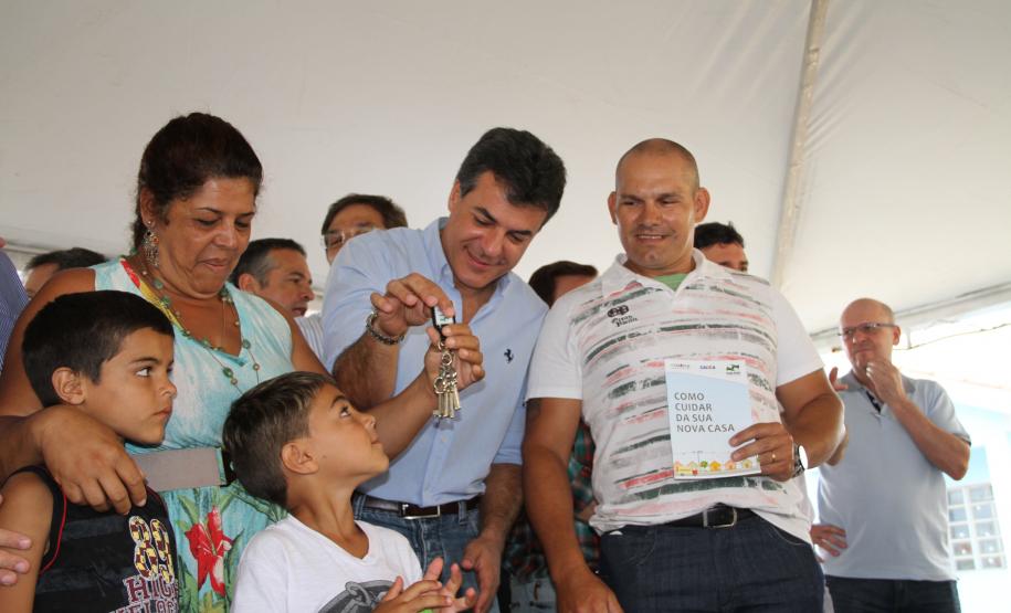 As casas são de mais uma etapa da realocação dos moradores que estão sendo retirados da Vila Becker, área de risco, próxima ao Porto de Paranaguá.