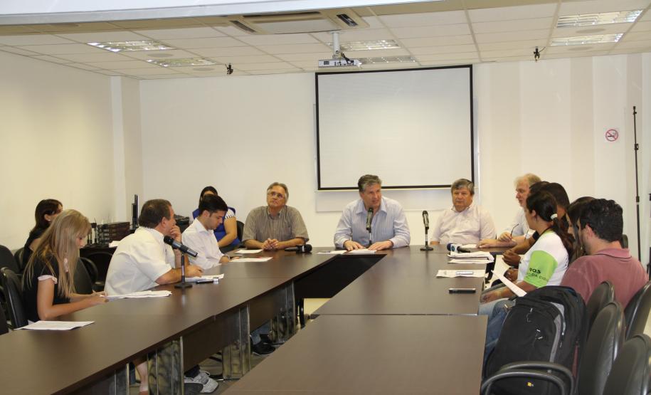 Em coletiva com a imprensa, nesta quinta-feira, Superintendente dos Portos do Paraná disse que estatuto que estabelecerá o funcionamento da empresa já está sendo elaborado. Com alteração, um novo quadro funcional será estabelecido, acabando com a enxurrada de ações trabalhistas.