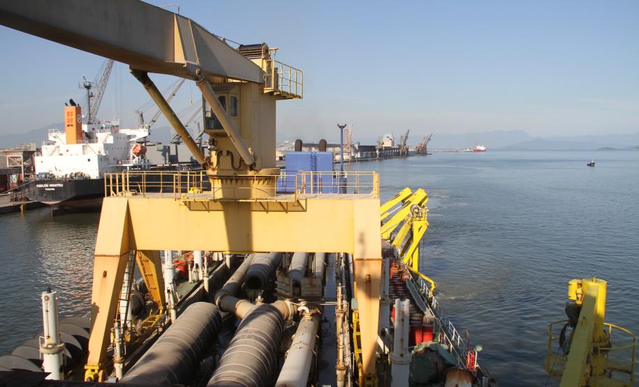 A ação realizada, ontem (22), na draga chinesa Xin Hai Niu e, hoje (23), na draga brasileira Sucuri, está inserida na atual campanha de dragagem de manutenção dos portos paranaenses, iniciada no final de novembro.