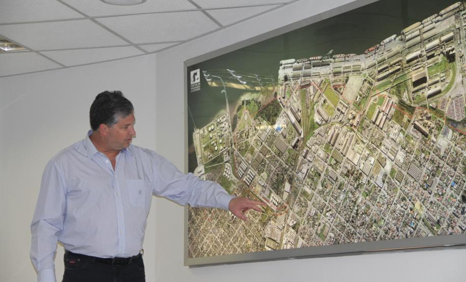 A diretoria da Administração dos Portos de Paranaguá e Antonina (Appa) recebeu, nesta sexta-feira (24), representantes do Judiciário Estadual. Juízes, promotores e representantes da Ordem dos Advogados do Brasil (OAB), que atuam em Paranaguá, receberam informações e puderam conhecer pessoalmente a estrutura e um pouco das atividades e operações no Porto de Paranaguá.