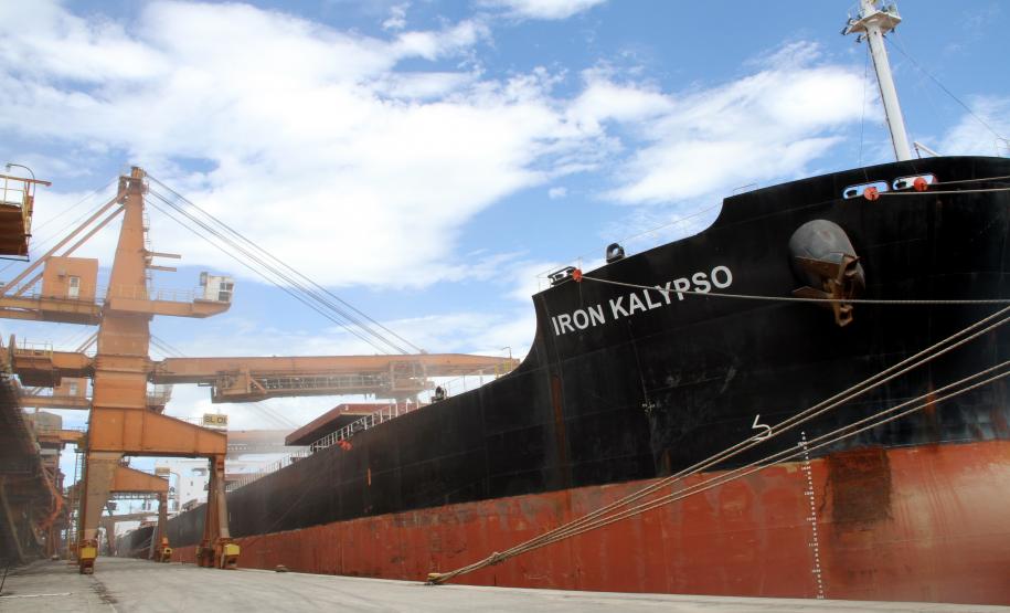 A exportação de granéis sólidos registrou alta de 11,89% em relação a janeiro do ano passado. No total geral de mercadorias movimentadas no mês de janeiro, os portos paranaenses registraram crescimento de 12%.