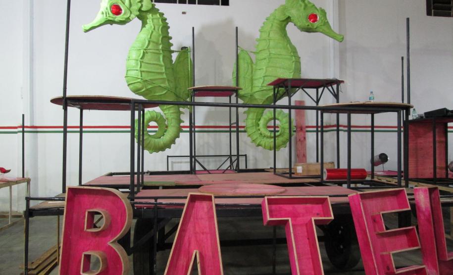 No próximo domingo (2), desfilando pela 67ª vez, uma das mais tradicionais escolas de samba de Antonina, a Batel, entra na avenida levando aos foliões um pouco da história do Porto de Antonina.