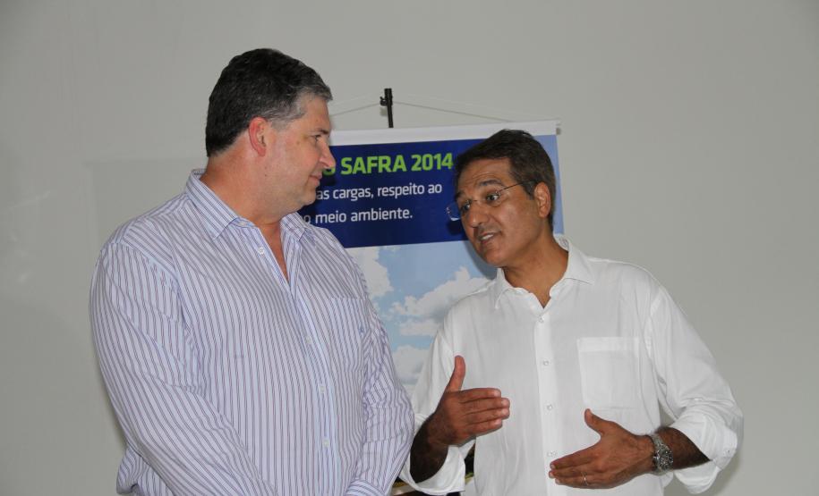 No dia em que comemora o 79º aniversário, o Porto de Paranaguá celebra, também, a produtividade e o desempenho alcançados nesses dois primeiros meses do ano. Para marcar a data, a Administração dos Portos de Paranaguá e Antonina (Appa) realizou uma blitz da Operação Safra 2014, junto aos caminhoneiros no Pátio Público de Triagem.