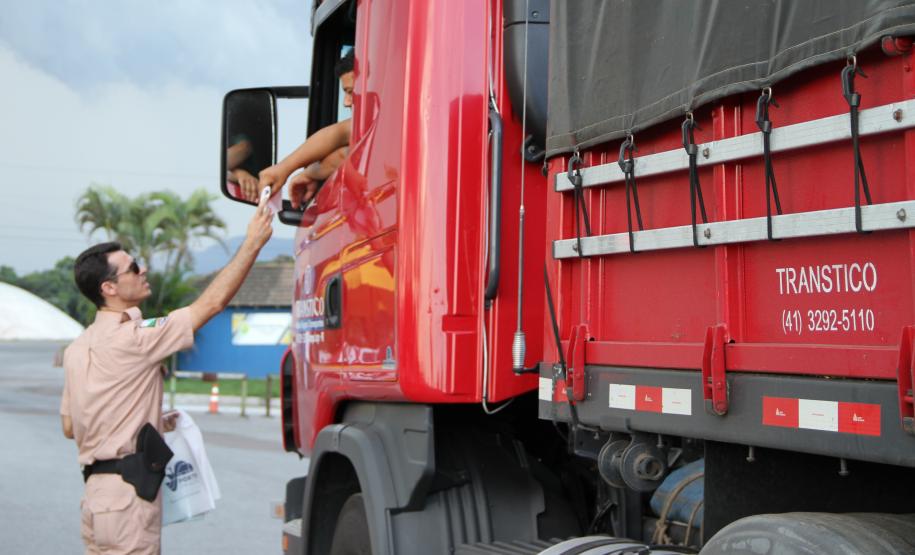 Campanha educativa reduz casos de abertura de bica no entorno do Porto de Paranaguá Com o apoio das atividades de comunicação da Appa e parceiros, Polícia Militar registra queda expressiva nas ocorrências envolvendo abertura de bicas.
