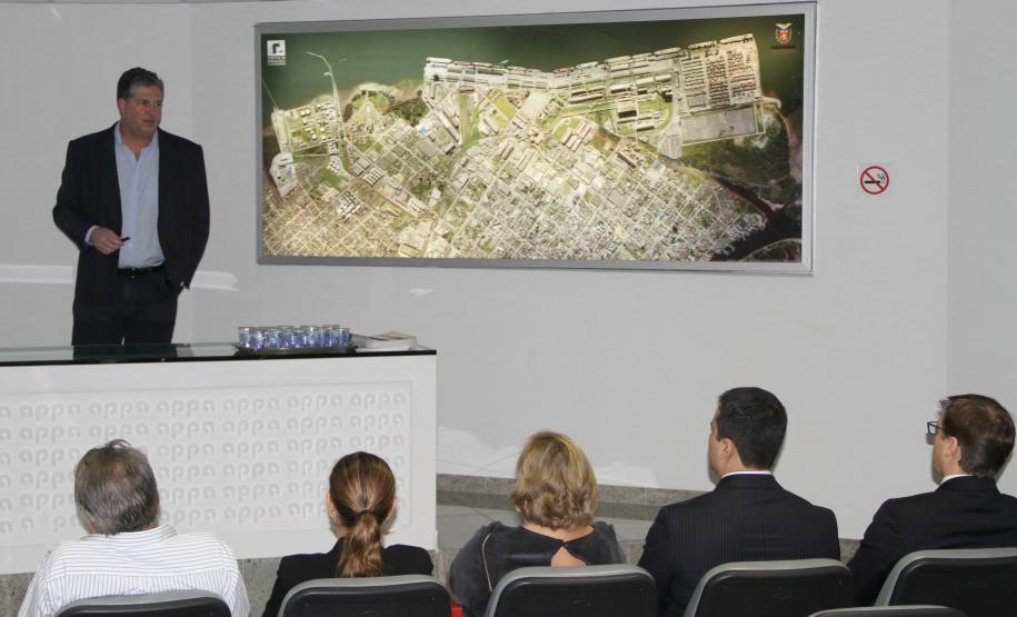 Nessa visita, representando a Justiça Federal, estiveram os juízes, Dr