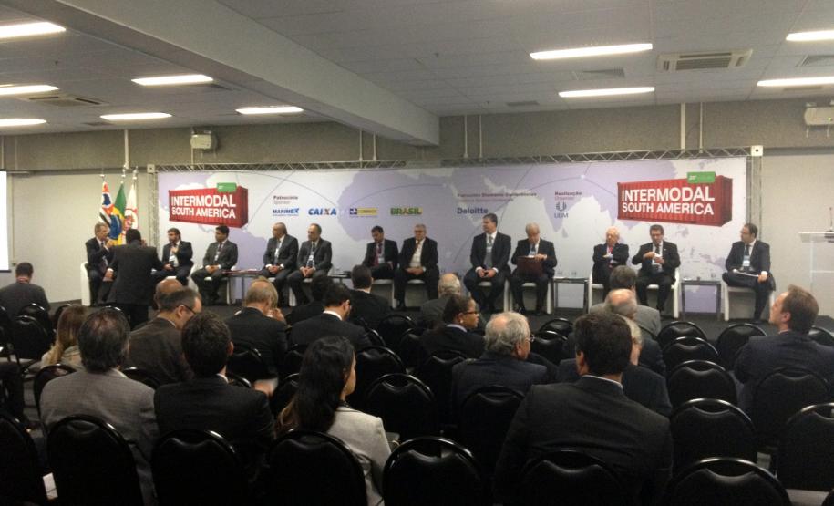 Superintendente da Appa, Luiz Henrique Dividino, palestrou durante o painel que abriu a Intermodal 2014. A Appa participa da feira com cerca de 30 parceiros.