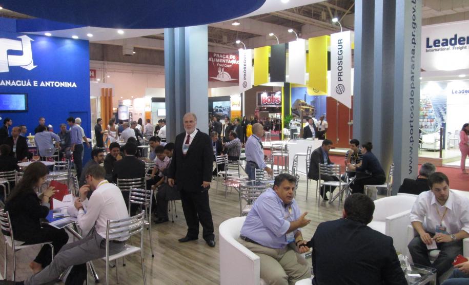 No segundo dia da maior feira de logística da América Latina, Portos do PR recebem do TCP, Prêmio Especial pela operação do maior navio movimentado.