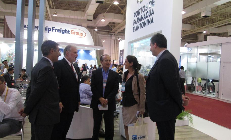 No segundo dia da maior feira de logística da América Latina, Portos do PR recebem do TCP, Prêmio Especial pela operação do maior navio movimentado.