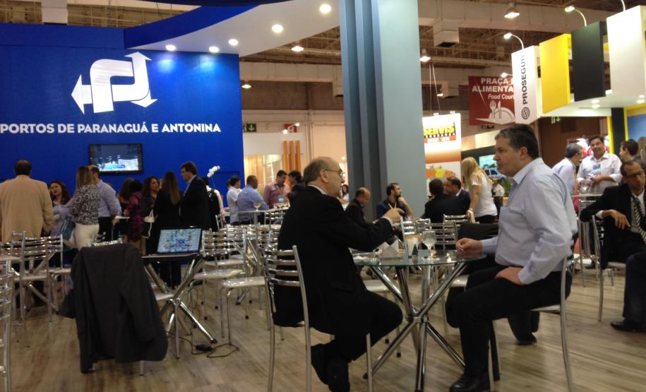 A participação da Appa na feira Intermodal South América reforçou a necessidade de se dar mais agilidade aos processos de concessões de novos terminais, em Paranaguá. Os portos paranaenses foram procurados por diversos clientes em potencial, que querem escoar mercadorias por Paranaguá.