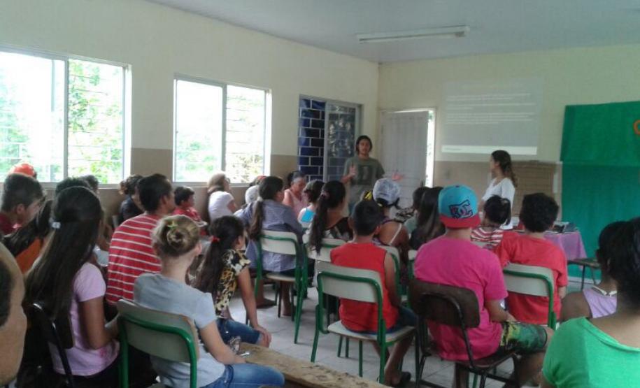 Com palestra e oficina, equipe do Programa de Educação Ambiental da dragagem propõe soluções aos problemas de saneamento básico levantados pela própria comunidade.