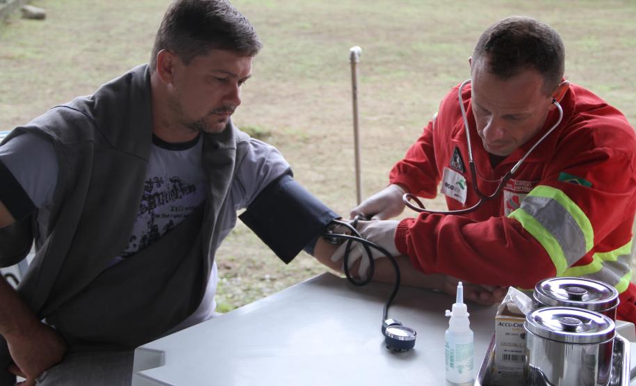 A Administração dos Portos de Paranaguá e Antonina (Appa) realizou, nesta terça-feira (15), mais uma edição do Porto em Ação. A ação integrada tem o objetivo de promover uma feira de informações e serviços aos caminhoneiros, dando enfoque principalmente para as regras do carga online e a importância do caminhoneiro para manter a cidade de Paranaguá mais limpa.