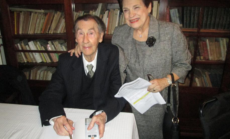 Escrito pelo portuário aposentado Algacyr Morgenstern, o livro resgata a história do porto através dos estudos de historiadores antoninenses.