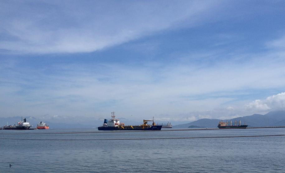 Obra, que há cerca de uma década não era realizada nos portos paranaenses, está sendo feita pelo Governo do Paraná. Vencida a primeira etapa, o trabalho seguirá na bacia de evolução e no canal de Antonina