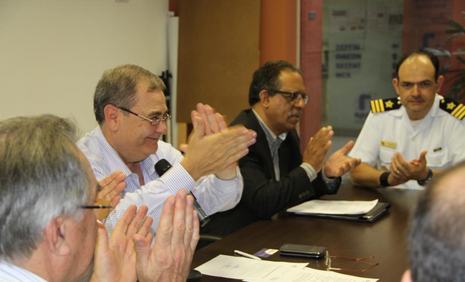 “O PDZPO dos Portos do Paraná foram os mais discutidos que se tem notícia no país. Além disso, continua bastante atualizado e contemporâneo trazendo, inclusive, projeções para os próximos 20/ 30 anos. Eu vou advogar junto à SEP, pois tenho certeza que tudo o que se pede nesse documento o plano dos portos de Paranaguá e Antonina têm. Afinal, foi debatido com representantes de toda a sociedade portuária e produtiva do Paraná”, conclui o presidente.