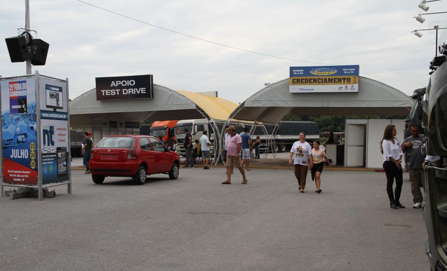 Começou na tarde desta segunda-feira (05) e segue até a próxima quinta-feira (08), a 18ª edição da Exposafra, Feira de Negócios para Transportadores, evento promovido pela revista Caminhoneiro com apoio da Administração dos Portos de Paranaguá e Antonina (APPA).