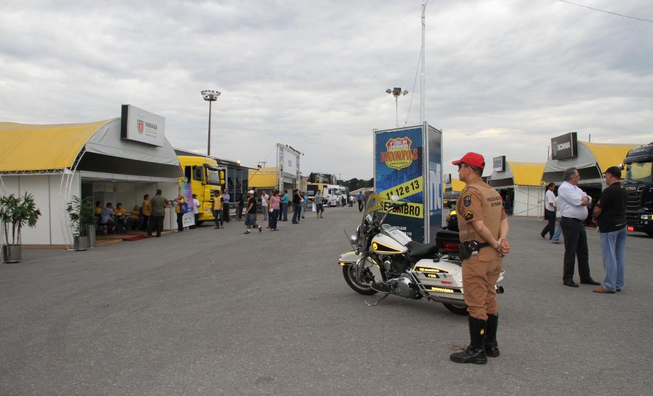 Começou na tarde desta segunda-feira (05) e segue até a próxima quinta-feira (08), a 18ª edição da Exposafra, Feira de Negócios para Transportadores, evento promovido pela revista Caminhoneiro com apoio da Administração dos Portos de Paranaguá e Antonina (APPA).