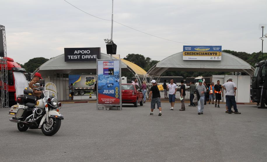 Começou na tarde desta segunda-feira (05) e segue até a próxima quinta-feira (08), a 18ª edição da Exposafra, Feira de Negócios para Transportadores, evento promovido pela revista Caminhoneiro com apoio da Administração dos Portos de Paranaguá e Antonina (APPA).