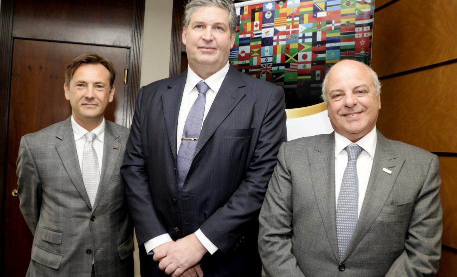 O superintendente dos portos de Paranaguá e Antonina, Luiz Henrique Dividino, participou nesta manhã (07), na sede da Associação Comercial de Curitiba (ACP), como palestrante convidado da reunião mensal do Conselho de Comércio Exterior e Relações Internacionais (Comex-RI) da ACP.