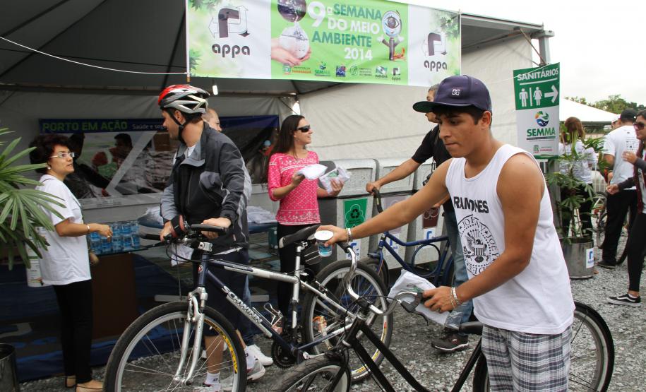 A exposição “Riquezas da Mata Atlântica”, com as espécies de animais típicos da região, fica aberta ao público até a próxima quinta-feira (12), no Porto de Paranaguá. Diversas escolas municipais e estaduais já se cadastraram para visitar a exposição e assistir aos filmes do Cinema Ambiental promovido pela Administração dos Portos de Paranaguá e Antonina (Appa).