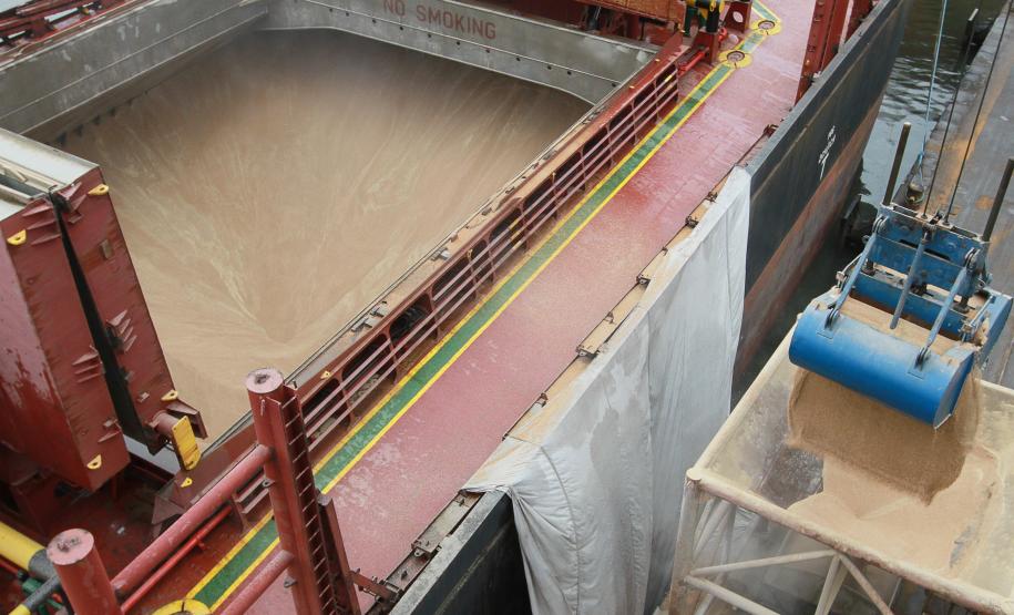 Entre as importações, o destaque está no volume de trigo importado que quase dobrou. Nos primeiros cinco meses deste ano foram 153,6 mil toneladas do produto, 54% a mais que o volume importado em 2013.