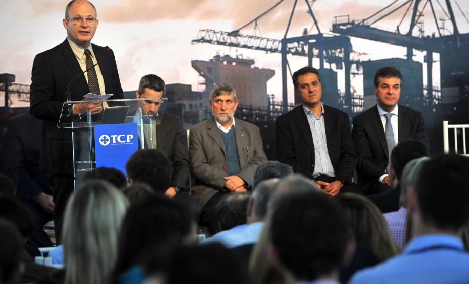 O Ministro dos Portos também participou da cerimônia.