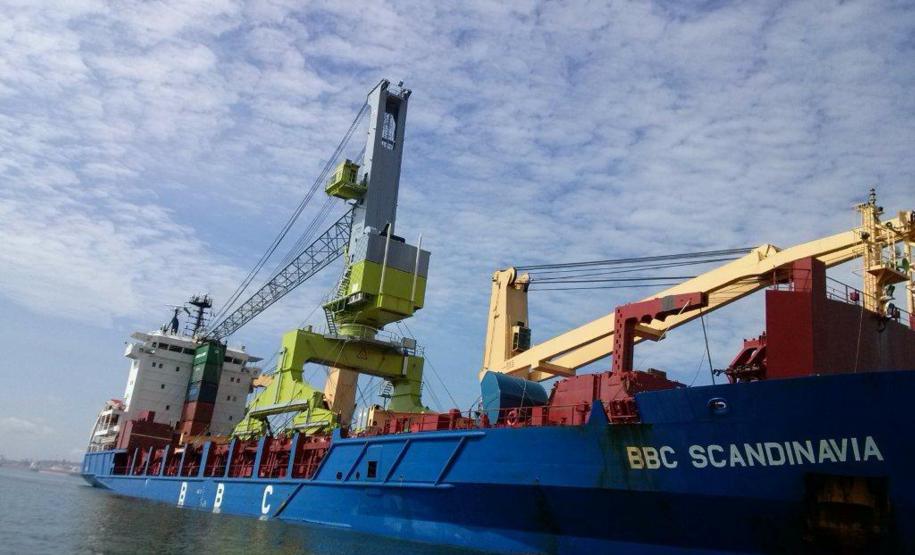 O equipamento, que chegou no final de abril, foi desenhado especialmente para este terminal portuário.