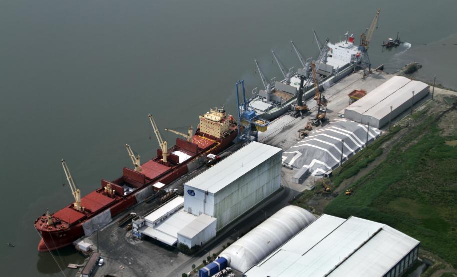 Porto de Antonina poderá receber navios com maior calado Na prática isso significa que cada embarcação poderá carregar cerca de 1.500 toneladas a mais de produto.