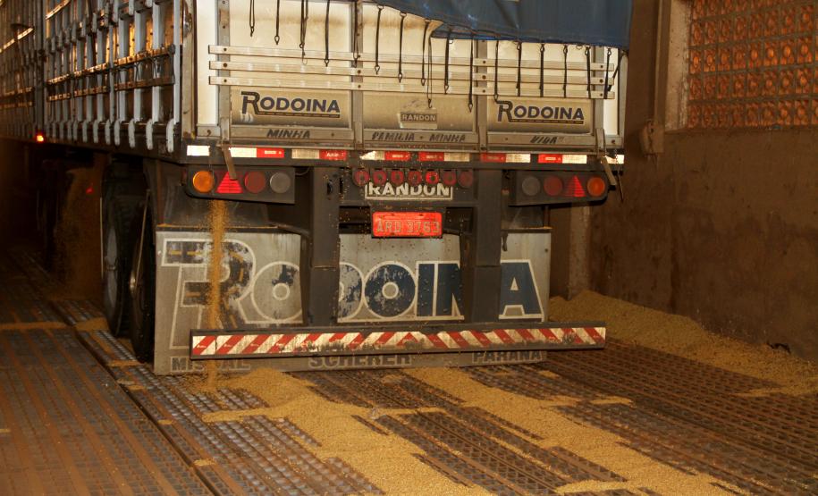 Os Portos de Paranaguá e Antonina fecharam o mês de junho com 23,4 milhões de toneladas movimentadas este ano. O volume é 7% superior ao registrado no mesmo período do ano passado.