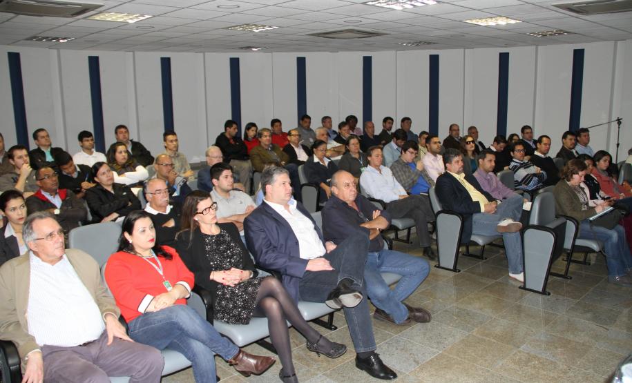 Durante o seminário, os operadores puderam conhecer e solucionar dúvidas práticas sobre os equipamentos utilizados para tratar dos resíduos, como forma de melhorar a eficiência e os resultados.