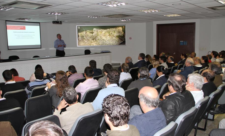 O mercado de soluções e tecnologia na área de meio ambiente e gestão de resíduos, foi representado por Luiz Carlos Luckner, da empresa Aeroar; Edmilson Sanches Cardenes, do Grupo Atual; Diogo Medeiros, da Novafrota (representante da Bobcat no Brasil); Ubirajara Feyh Martins, da INPISA; e Rogério Gonçalves e Fábio Dufour, do CIETEC.