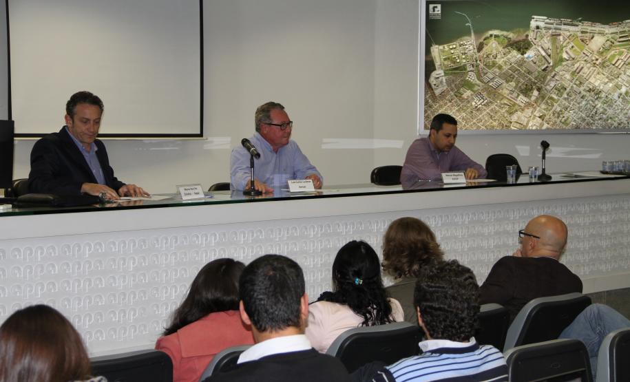 Esse mercado de soluções e tecnologia na área de meio ambiente e gestão de resíduos, foi representado por Luiz Carlos Luckner, da empresa Aeroar; Edmilson Sanches Cardenes, do Grupo Atual; Diogo Medeiros, da Novafrota (representante da Bobcat no Brasil); Ubirajara Feyh Martins, da INPISA; e Rogério Gonçalves e Fábio Dufour, do CIETEC.