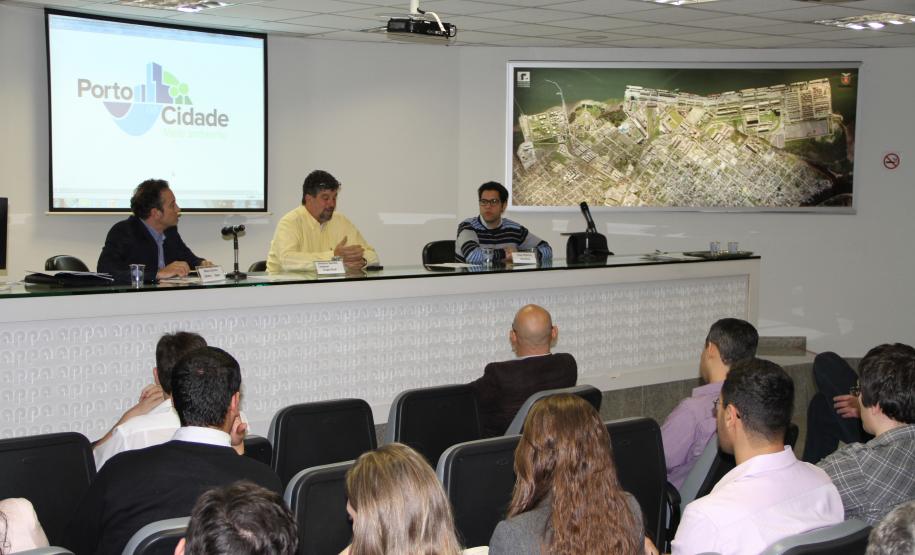 O foco principal deste primeiro seminário de uma série foi levantar e discutir alternativas para reduzir os resíduos sólidos, principalmente gerados pela movimentação dos grãos de exportação.