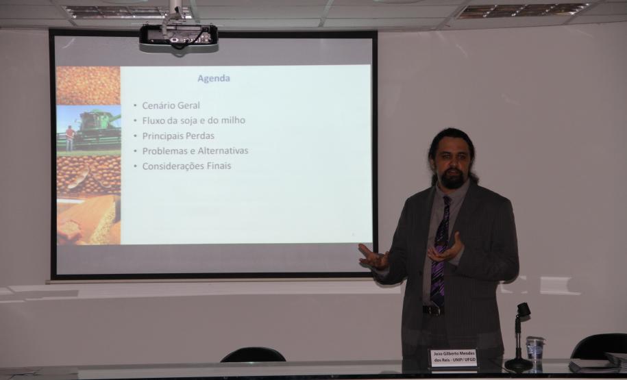 O foco principal deste primeiro seminário de uma série foi levantar e discutir alternativas para reduzir os resíduos sólidos, principalmente gerados pela movimentação dos grãos de exportação.