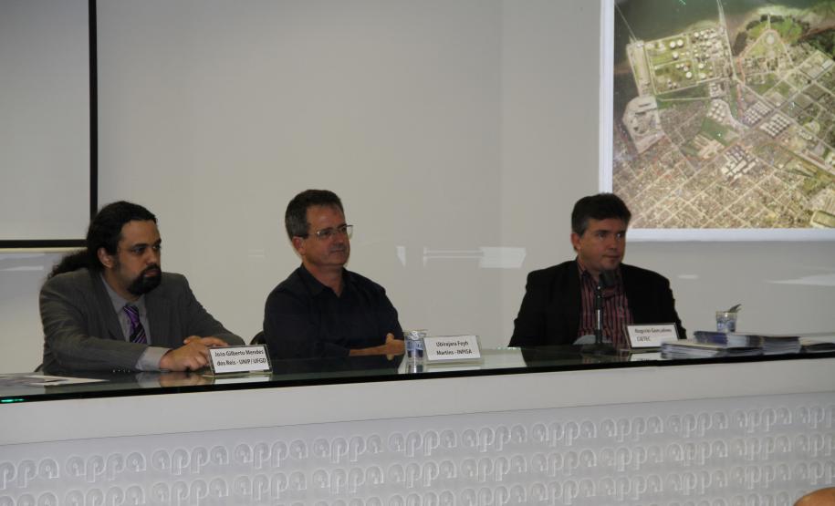 Essa questão da perda foi abordada no seminário por João Gilberto Mendes dos Reis, doutor em engenharia de Produção e Tecnólogo em Logística, e professor do Programa de Pós Graduação em Engenharia de Produção da Universidade Paulista e do Programa de Pós Graduação em Agronegócios da Universidade Federal da Grande Dourados.