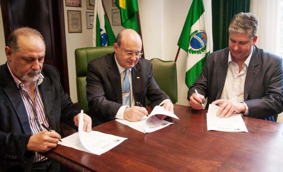 A Administração dos Portos de Paranaguá e Antonina (Appa) e a Universidade Federal do Paraná (UFPR) assinaram, na última semana, em Curitiba, um protocolo de intenções