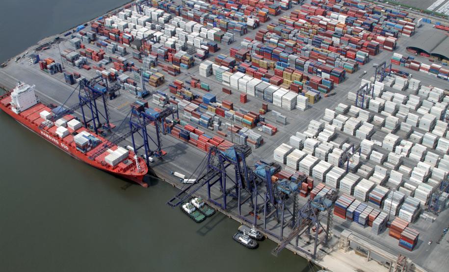 O números de contêineres destinados à exportação aumentou 10% em relação ao mesmo período do ano passado. Foram 283 mil TEUs movimentados, ante os 258,3 mil exportados até setembro, em 2013.