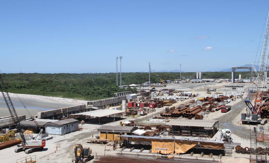 As demais estruturas da P76 serão montadas no canteiro de obras da Techint, em Pontal. Atualmente, 850 pessoas trabalham no canteiro de obras. De acordo com Silva, 90% destes trabalhadores são do litoral.